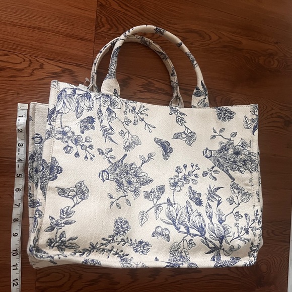 Francesca's Collections Blue and Cream Floral Tote - Picture 14 of 16